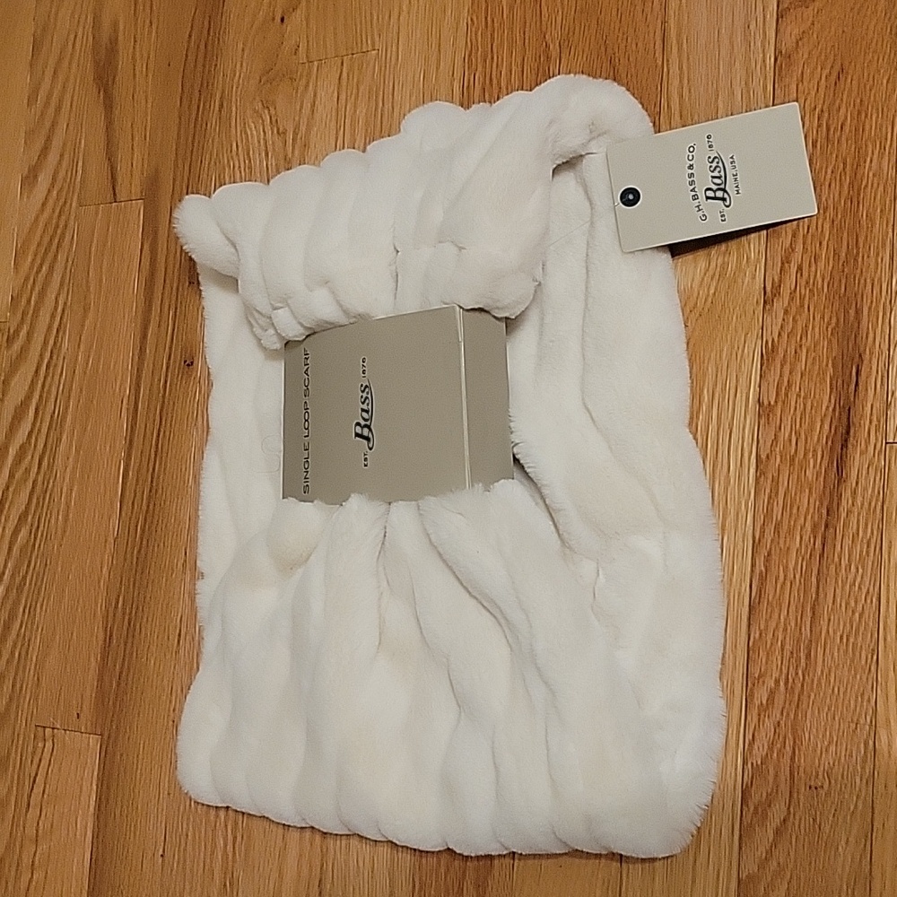 BASS scarf